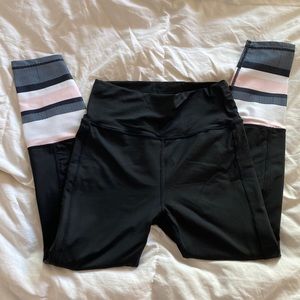 Sarah’s Day x White Fox yoga leggings